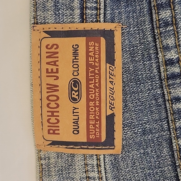 Richcow jeans, cuffed leg shorts. Detailed back pockets. Size 9 - Picture 11 of 11